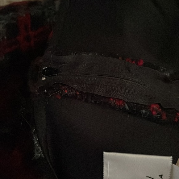 Byer California Brand.  Size 5.  Plaid pattern. Maroon, black, gray - Picture 8 of 11